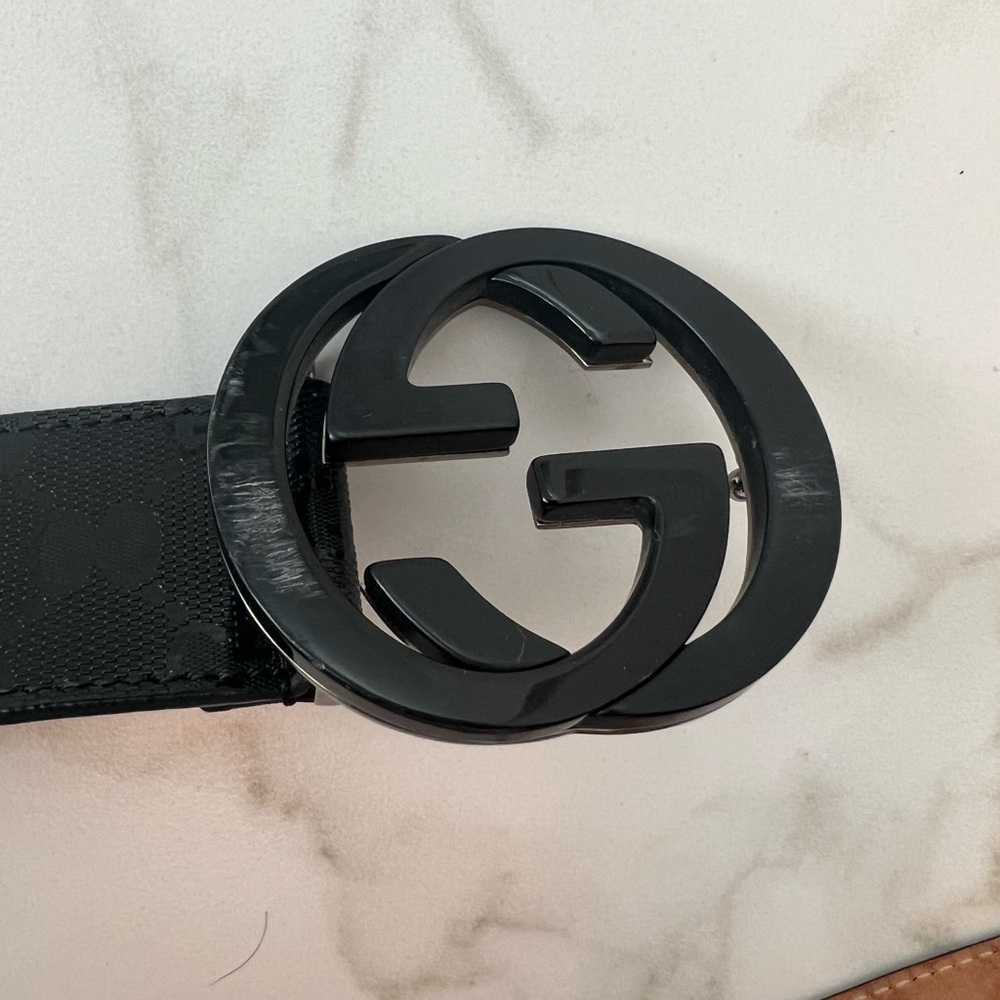 Gucci leather belt interlocking G for men.